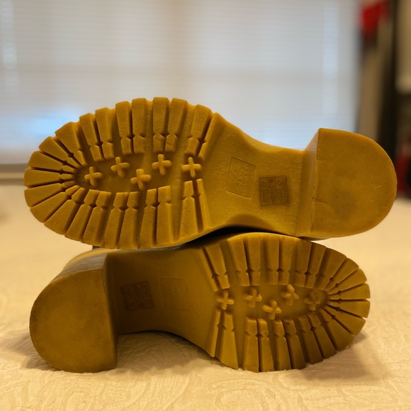 Oasis Society/ size 6/ lace up healed combat boot. - Picture 7 of 8